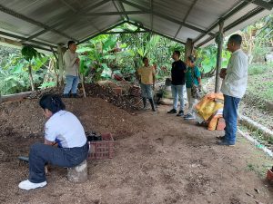 Producción de abono orgánico para el vivero de la Escuela Ambiental La Riviera.